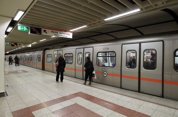 Συνελήφθησαν ανήλικοι που έκλεβαν συνομηλίκους τους στο Μετρό και τον Ηλεκτρικό