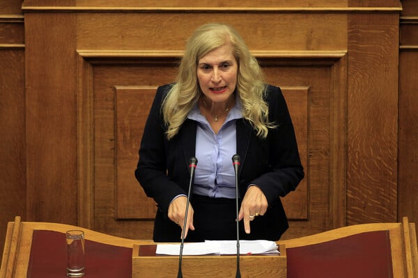 Αυλωνίτου: Η φωτογραφία της γυναίκας με την πίσσα είναι photoshop