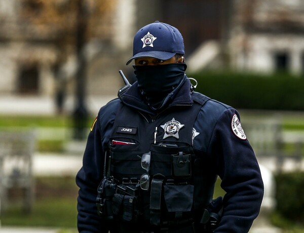 Άφησε το μωρό της σε τσάντα σκουπιδιών για τουλάχιστον τρεις μέρες και αυτό επέζησε