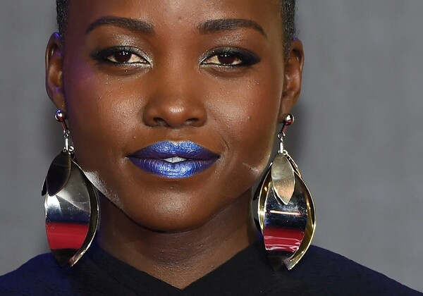 Η οργισμένη αντίδραση της Lupita Nyong'o για βρετανικό περιοδικό που έκανε photoshop στα μαλλιά της