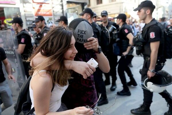 Τουρκία: Βία, πλαστικές σφαίρες και συλλήψεις στο Pride της Κωνσταντινούπολης