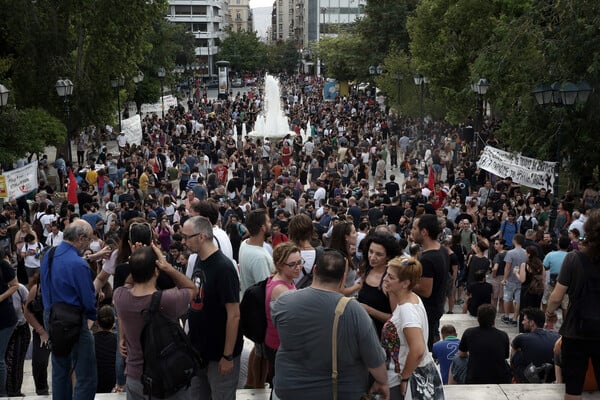 H συγκέντρωση αλληλεγγύης για την κρατούμενη Ηριάννα Β. Λ στο Σύνταγμα - ΦΩΤΟΓΡΑΦΙΕΣ