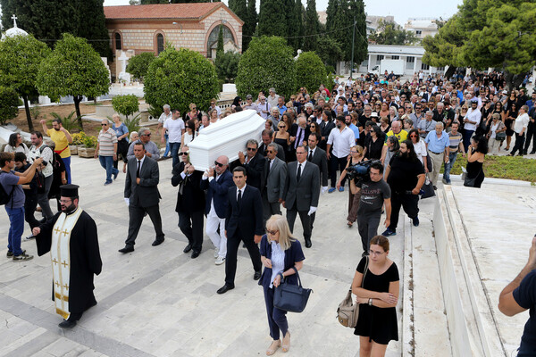 Το συγκλονιστικό αντίο του Λυκουρέζου στη Ζωή Λάσκαρη: Το στεφάνι που μας έδεσε θα παραμείνει ζωντανό