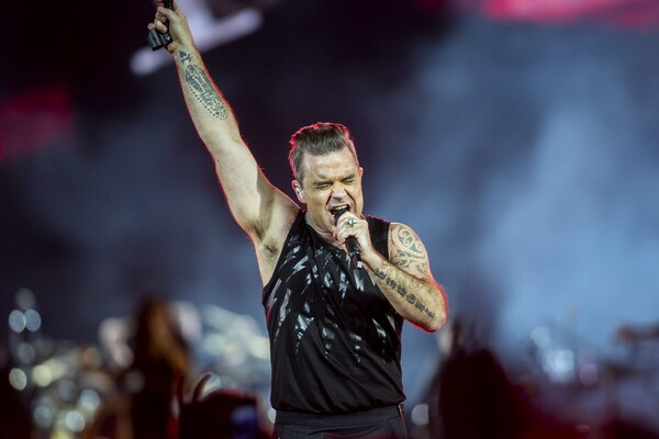 Το «Me and my monkey» του Robbie Williams και οι περίεργες ομοιότητες με την επίθεση στο Λας Βέγκας