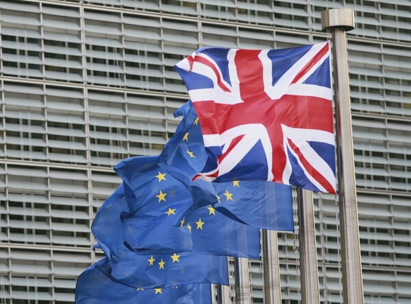 Tερέζα Μει: Προετοιμαζόμαστε και για άτακτο Brexit, χωρίς συμφωνία