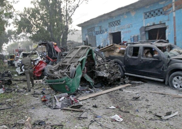 Σομαλία: Ισλαμιστές της αλ Σεμπάμπ πίσω από την διπλή επίθεση στο Μογκαντίσου- Τουλάχιστον 25 νεκροί