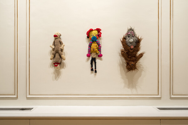 Ο Mike Kelley και το «Κάστρο της Μοναξιάς» του στην Αθήνα