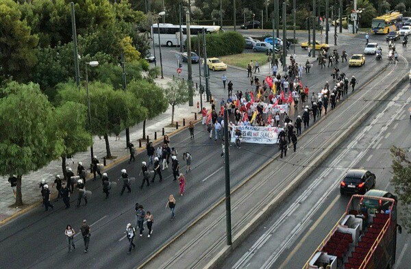 Άξιζε τελικά να κλείσουν οι δρόμοι για τη μεγαλειώδη (!) συγκέντρωση του Λαφαζάνη εναντίον των Τσίπρα και Μακρόν;