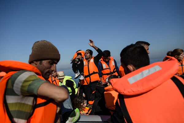 Περισσότεροι από 800 οι πρόσφυγες και οι μετανάστες που έφτασαν στα νησιά αυτή την εβδομάδα