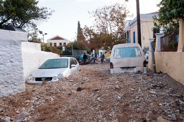 Σε κατάσταση έκτακτης ανάγκης η Σύμη - Εικόνες καταστροφής στο νησί