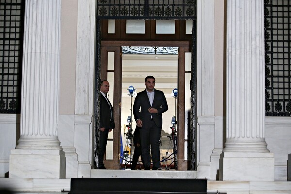 Παρέμβαση Τσίπρα για λύση με τα σκουπίδια
