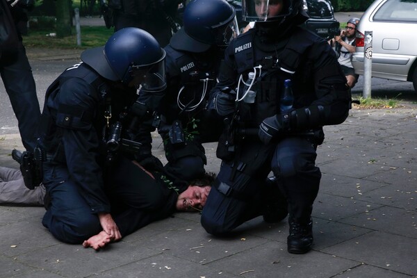 G20: Πεδίο μάχης το Αμβούργο - Και Έλληνες στα άνευ προηγουμένου επεισόδια