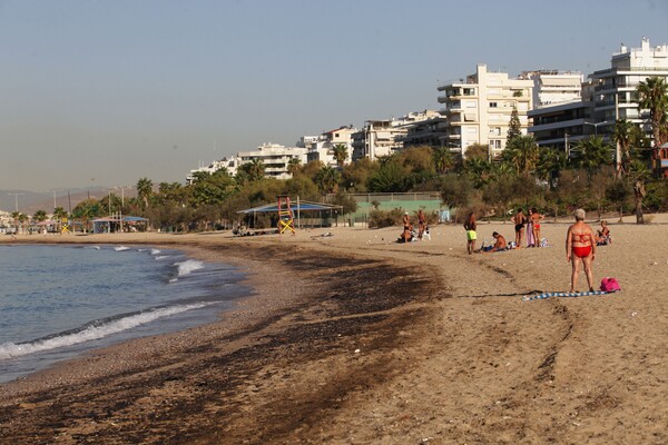 Για την τόσο οικεία, τόσο μακρινή παραλιακή