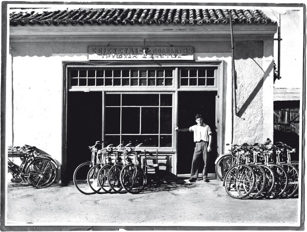 Οι πρώτοι έλληνες ποδηλάτες, οι ιστορίες τους και 45 ανέκδοτες φωτογραφίες