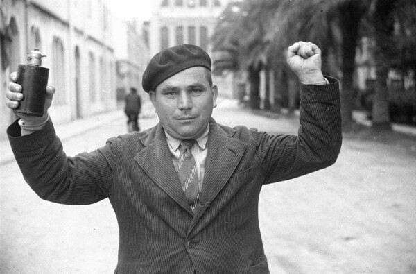 Perez de Rosas. Φωτογραφικό χρονικό της Βαρκελώνης (1931-1954).