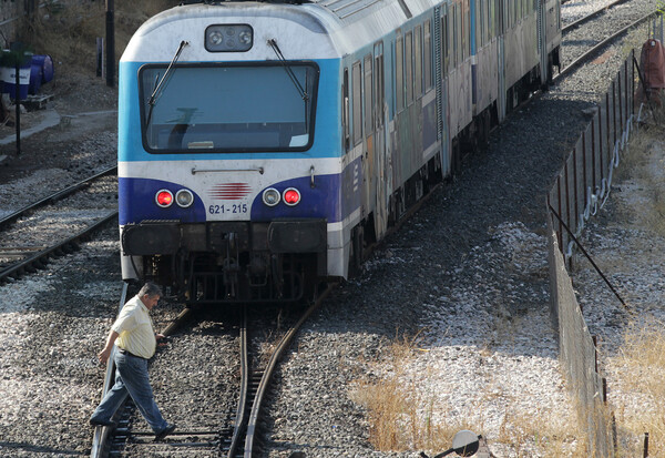 Λαμία: Προχωρούν οι εργασίες για την αποκατάσταση της σιδηροδρομικής γραμμής