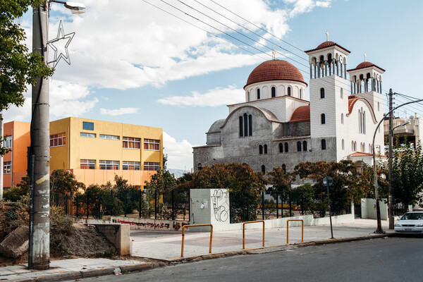 Βόλτα στο Περιστέρι, το «προπύργιο της δυτικής όχθης», με την Τζωρτζίνα Λιώση