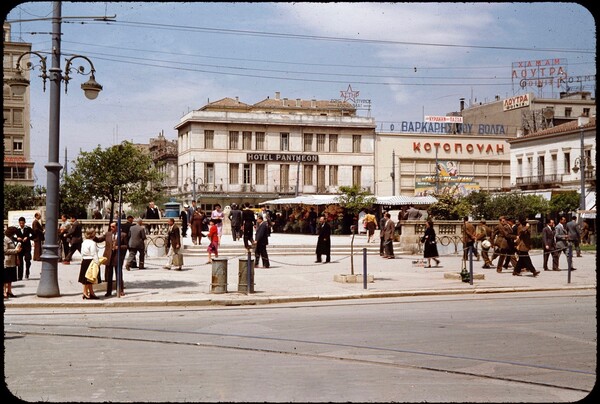 Δυο απίστευτες έγχρωμες φωτογραφίες της Αθήνας του 1953