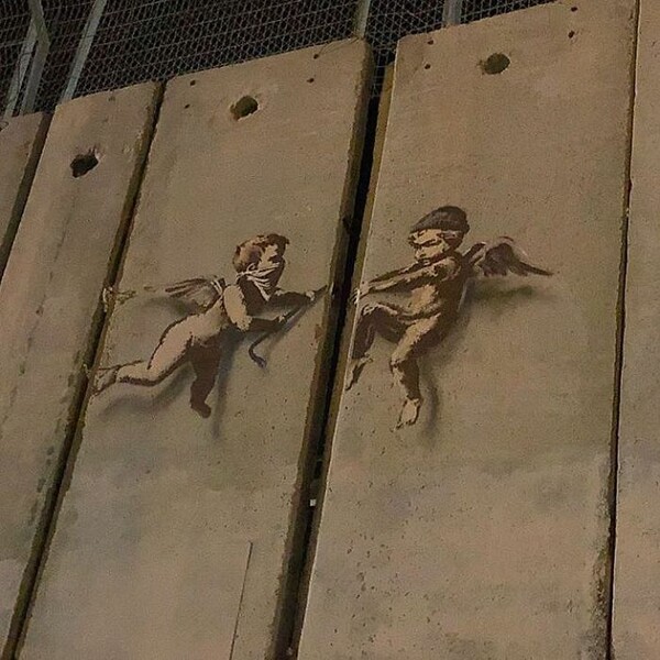 Το νέο έργο του Banksy στην Παλαιστίνη έρχεται να θυμίσει πως οι γιορτές δεν είναι χαρούμενες για όλους