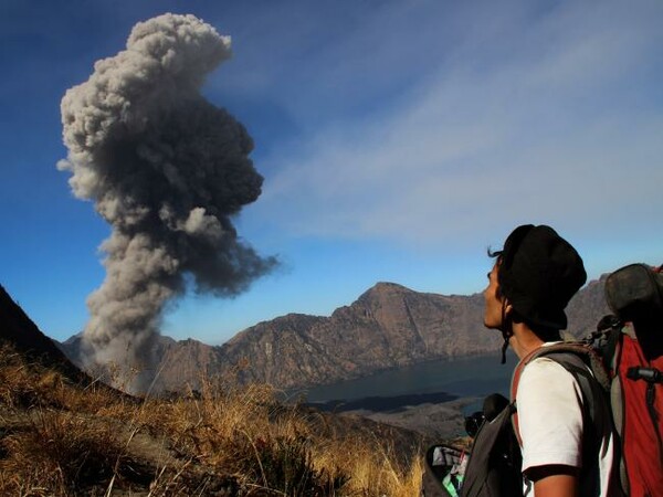 Εκκενώνεται χωριό στο Μπαλί λόγω ηφαιστείου- Πάνω από 50.000 άνθρωποι εγκαταλείπουν τα σπίτια τους
