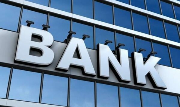 FAZ: H τάση έχει αναστραφεί στις ελληνικές τράπεζες