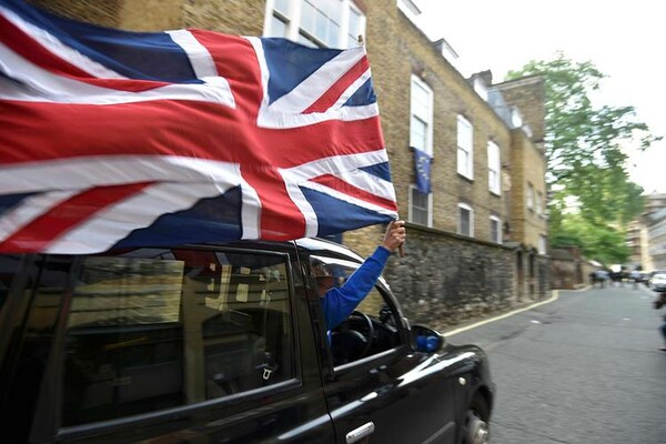 Το Λονδίνο αποκλείει το ενδεχόμενο να υπάρξει ένα «νέο σύνορο στο εσωτερικό του Ηνωμένου Βασιλείου»