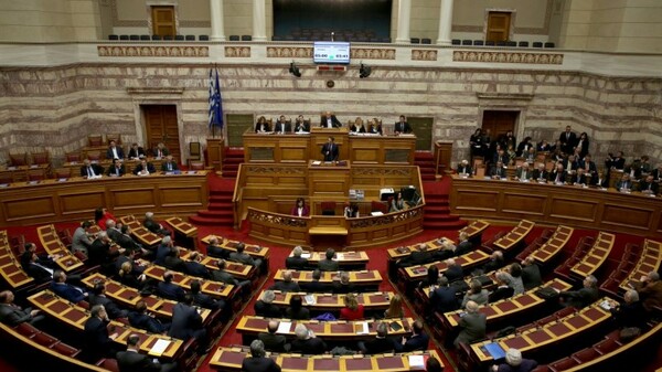 Ενημέρωση στη Βουλή για τη ρύπανση στον Σαρωνικό