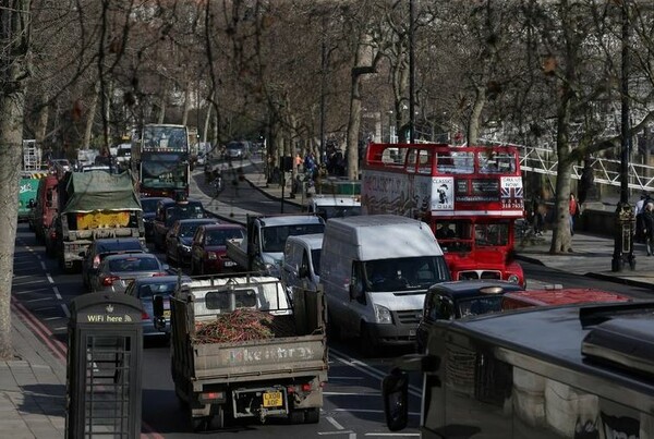 Μετά τη Γαλλία και η Βρετανία θα απαγορεύσει τα αυτοκίνητα που κινούνται με ντίζελ και βενζίνη έως το 2040