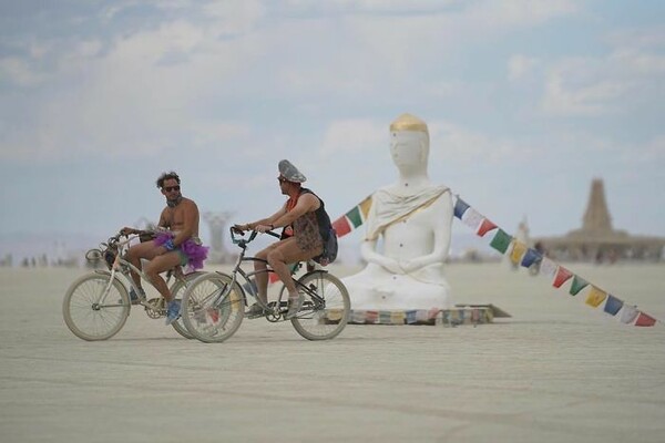 Burning Man 2017 - 60 φωτογραφίες από την δυστοπική μητρόπολη στην έρημο Νεβάδα