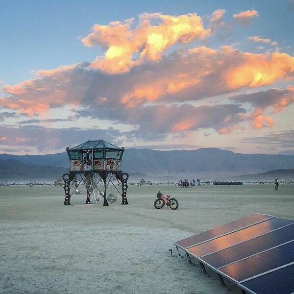 Burning Man 2017 - 60 φωτογραφίες από την δυστοπική μητρόπολη στην έρημο Νεβάδα