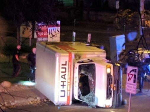 Καναδάς: Φορτηγάκι έπεσε πάνω σε πεζούς στο Έντμοντον- Ο δράστης μαχαίρωσε στο λαιμό έναν αστυνομικό
