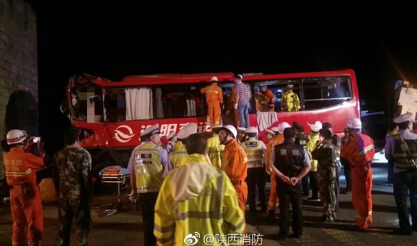 Κίνα: Τουλάχιστον 36 νεκροί από πρόσκρουση λεωφορείου σε σήραγγα