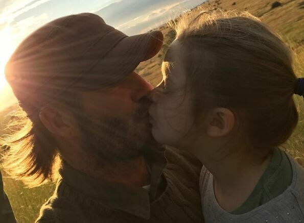 Ο Ντέιβιντ Μπέκαμ απαντά στα αρνητικά σχόλια επειδή φίλησε την κόρη του στα χείλη