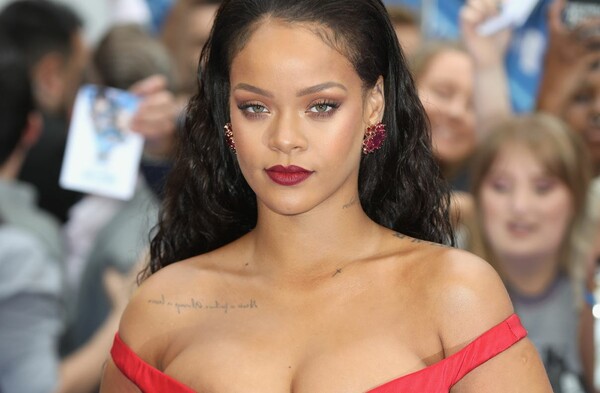 Η Rihanna έμαθε πως πάρα πολλοί δεν γνωρίζουν καθόλου το επίθετό της και έπαθε σοκ