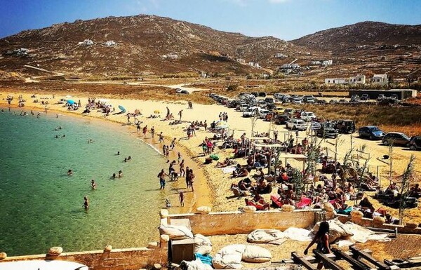 Τι συμβαίνει με τη Φτελιά στη Μύκονο - Ποιοι θέλουν να την πάρουν και ποιοι αντιδρούν