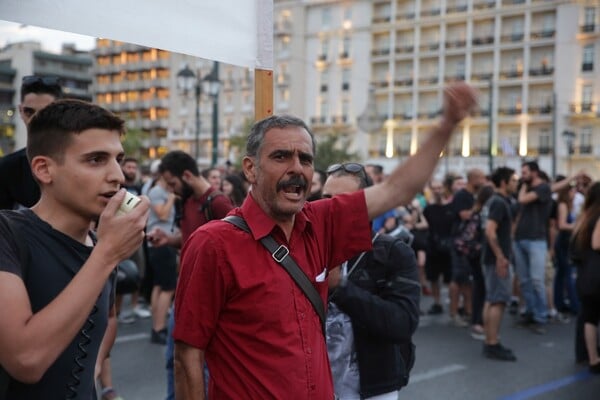 H συγκέντρωση αλληλεγγύης για την κρατούμενη Ηριάννα Β. Λ στο Σύνταγμα - ΦΩΤΟΓΡΑΦΙΕΣ