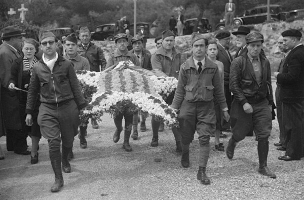 Perez de Rosas. Φωτογραφικό χρονικό της Βαρκελώνης (1931-1954).