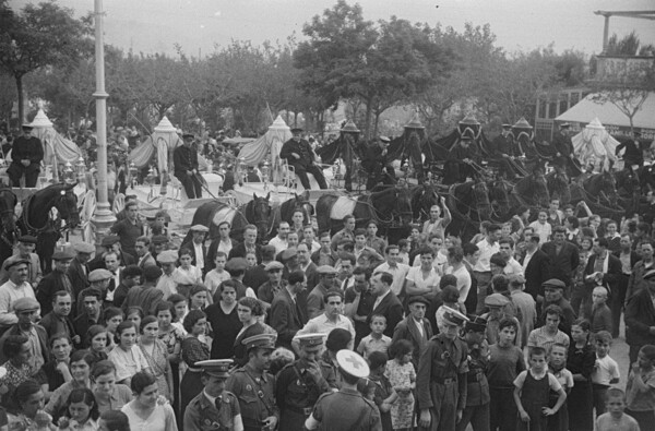 Perez de Rosas. Φωτογραφικό χρονικό της Βαρκελώνης (1931-1954).