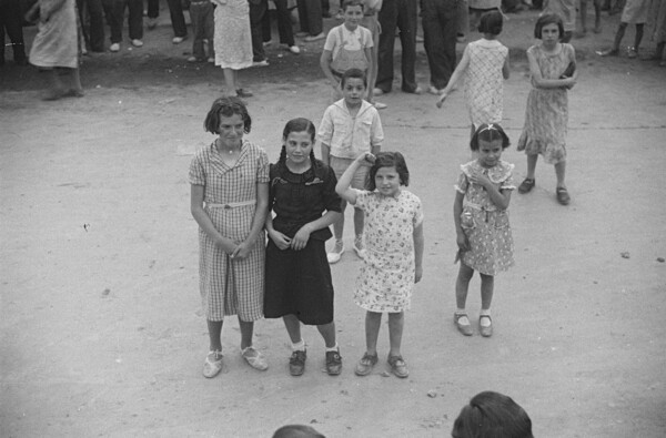 Perez de Rosas. Φωτογραφικό χρονικό της Βαρκελώνης (1931-1954).