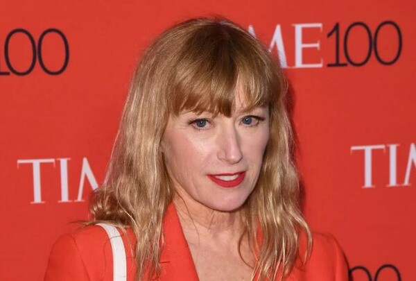 Η Cindy Sherman αποφάσισε να «ξεκλειδώσει» το Instagram της και αποκαλύπτει για πρώτη φορά τον κόσμο της