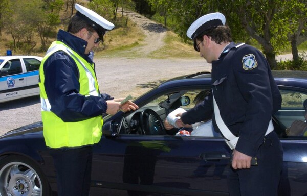 Δια βίου αφαίρεση διπλώματος για όσους συλληφθούν δεύτερη φορά να οδηγούν υπό την επήρεια αλκοόλ