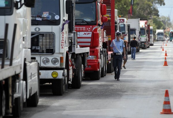 Απαγόρευση της κυκλοφορίας σε βαν και φορτηγά σε μεγάλο μέρος των δρόμων