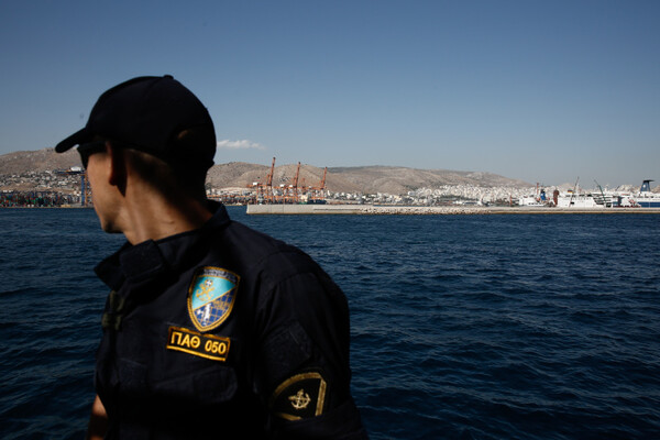 Νέα πρόκληση θαλάσσιας ρύπανσης στο Κερατσίνι - Έγιναν συλλήψεις από το Λιμενικό