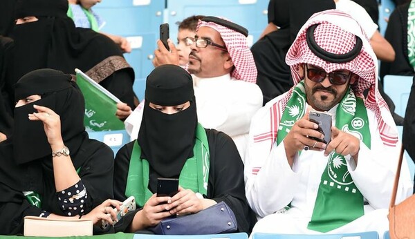 Η Σαουδική Αραβία αποφάσισε να επιτρέψει στις γυναίκες να πηγαίνουν σε τρία γήπεδα