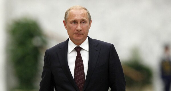 O Πούτιν απαντά στις κυρώσεις των ΗΠΑ διώχνοντας 755 Αμερικανούς διπλωμάτες από τη Ρωσία