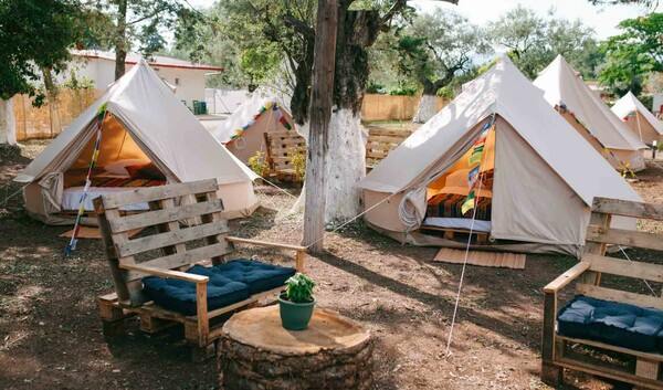 Εναλλακτικές διακοπές και glamping σε ένα «NISI» στο κέντρο της Ελλάδας