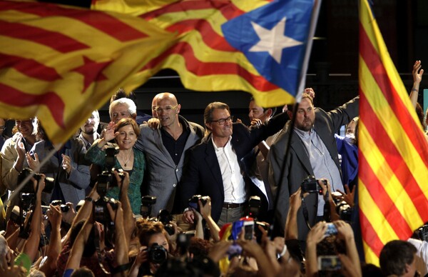 Καταλονία: Η υπογραφή της κήρυξης ανεξαρτησίας είναι προς το παρόν «συμβολική»