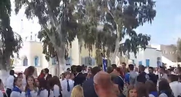 Δικογραφία για τα επεισόδια στην παρέλαση της Σαντορίνης σχηματίζεται από το αστυνομικό τμήμα του νησιού
