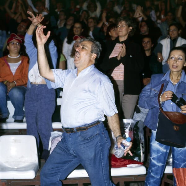 Ο Σάκης Ρουβάς στο Λυκαβηττό το 2004