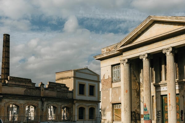 Ανωτάτη Σχολή Καλών Τεχνών: Κυρία ετών 180, αειθαλής και ακόμη δημιουργική